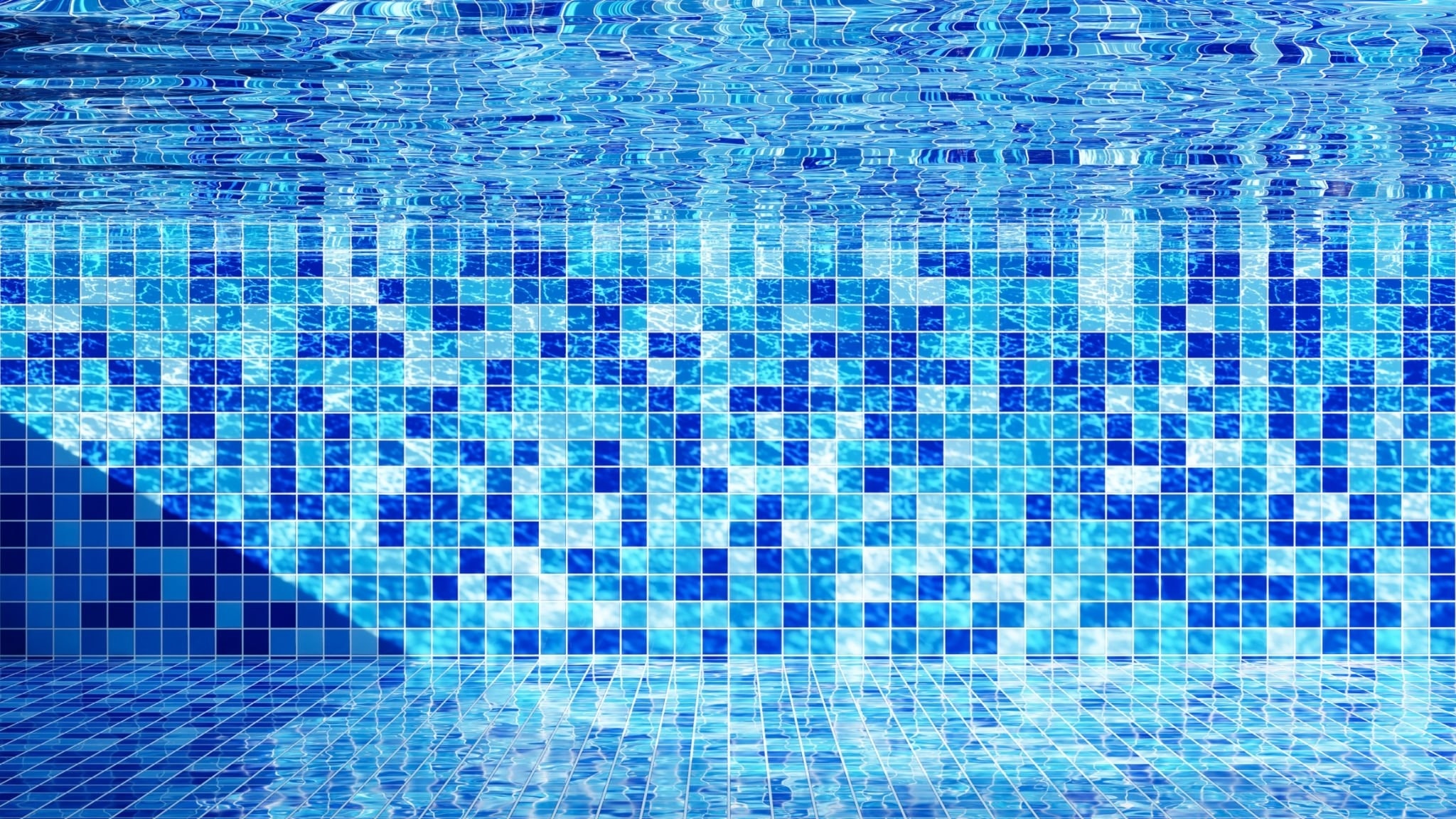 piscina con revestimiento de azulejos